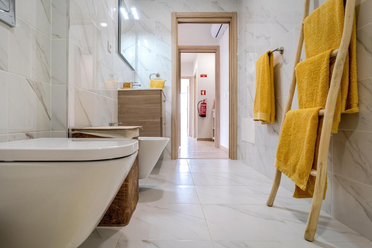 Sunny Brand New 2-Bedroom Apt - 500M From Praia Da Rocha With Ac And Pool! 포티마오 외부 사진