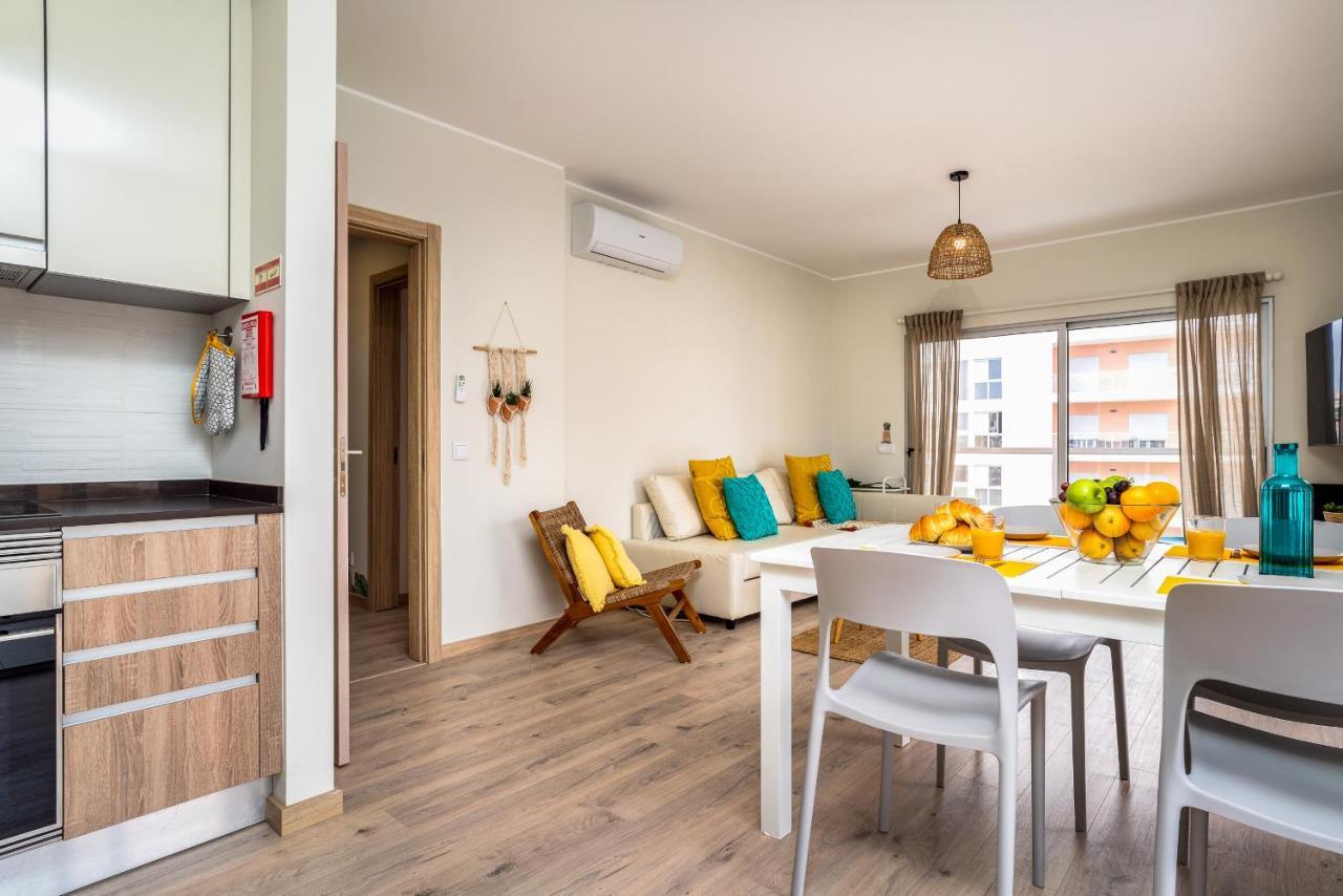 Sunny Brand New 2-Bedroom Apt - 500M From Praia Da Rocha With Ac And Pool! 포티마오 외부 사진