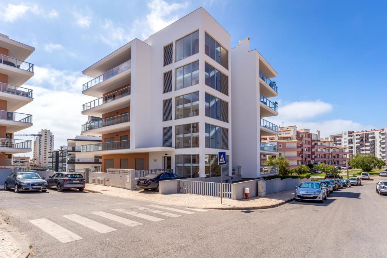 Sunny Brand New 2-Bedroom Apt - 500M From Praia Da Rocha With Ac And Pool! 포티마오 외부 사진