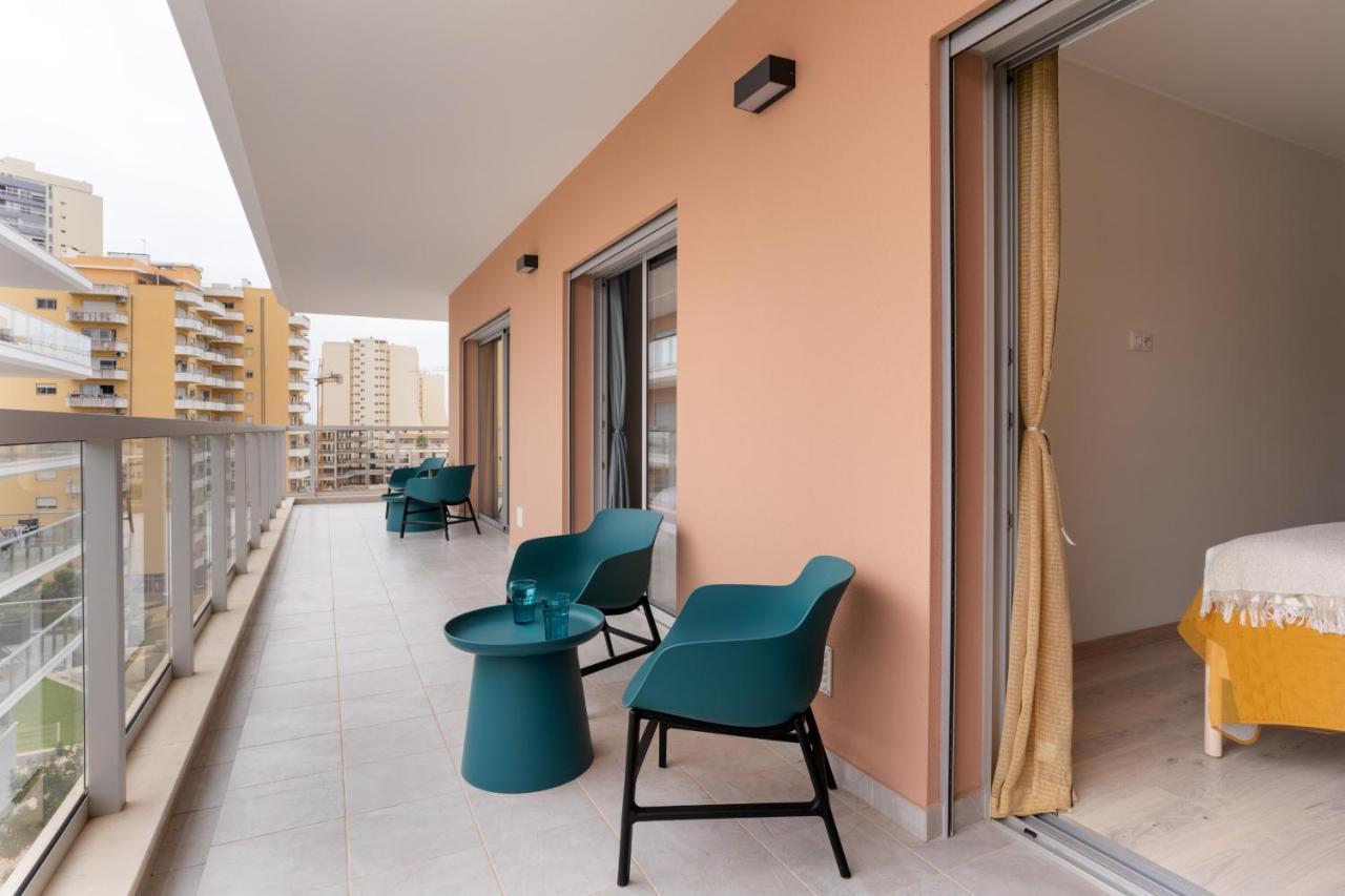 Sunny Brand New 2-Bedroom Apt - 500M From Praia Da Rocha With Ac And Pool! 포티마오 외부 사진