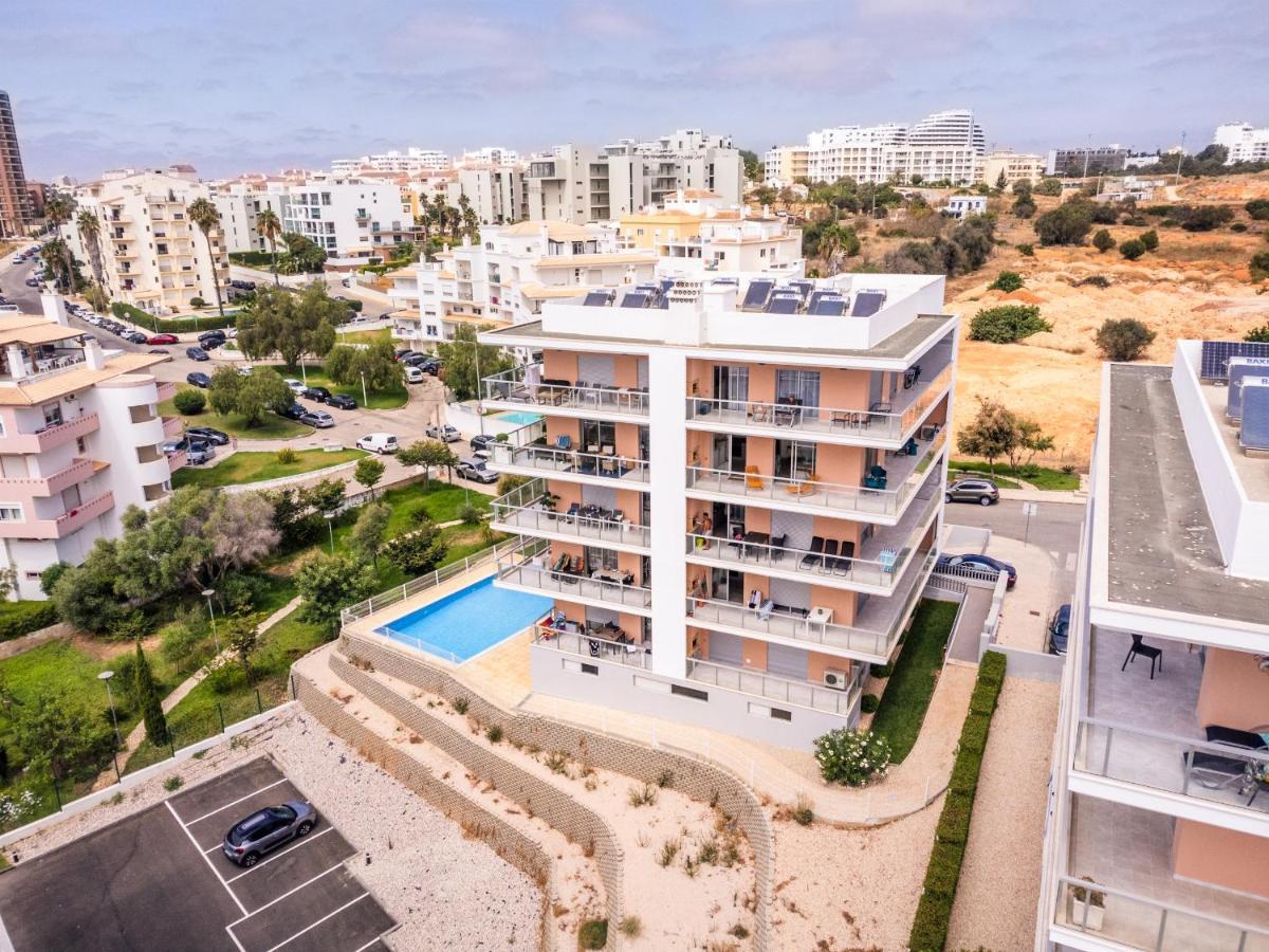 Sunny Brand New 2-Bedroom Apt - 500M From Praia Da Rocha With Ac And Pool! 포티마오 외부 사진