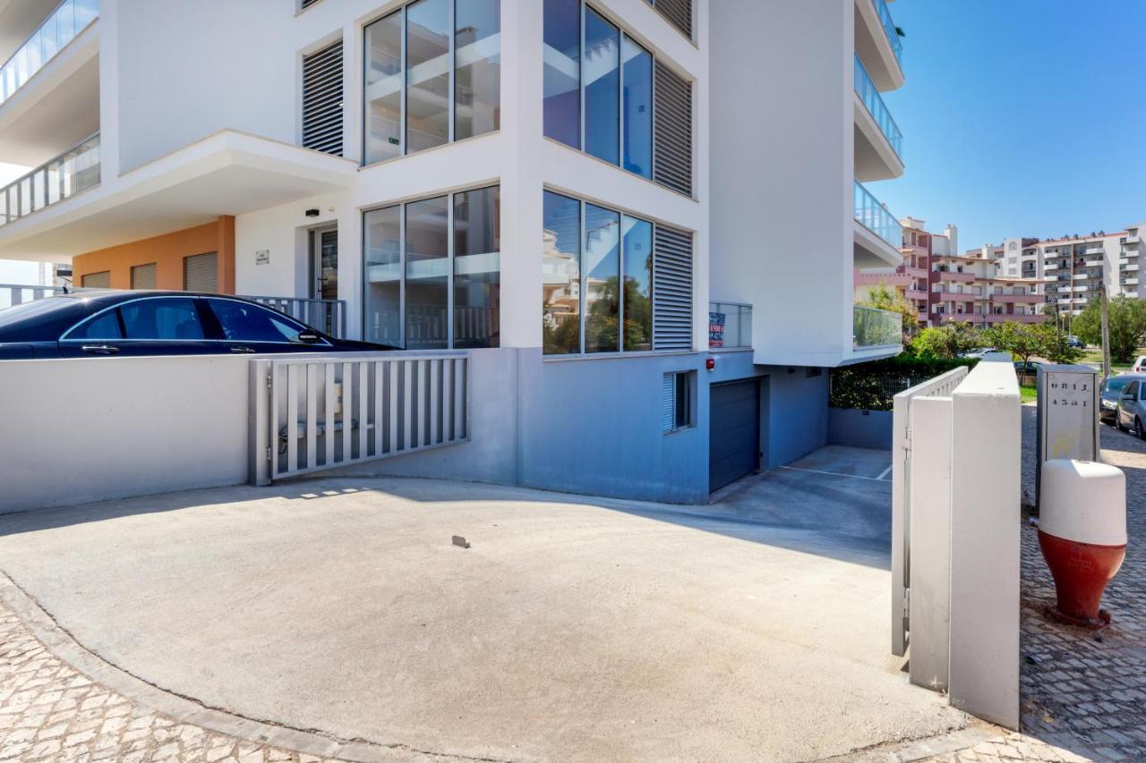 Sunny Brand New 2-Bedroom Apt - 500M From Praia Da Rocha With Ac And Pool! 포티마오 외부 사진